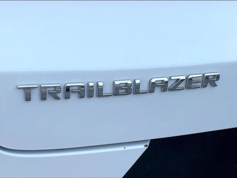Used 2024 Chevrolet TrailBlazer LT FWD image 8