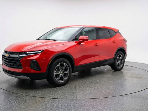 Used 2025 Chevrolet Blazer LT image 3