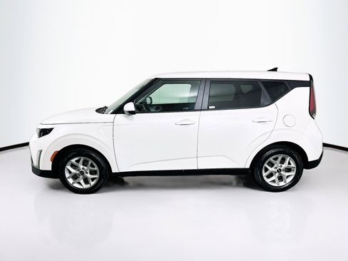 Used 2025 Kia Soul LX w/ LX Technology Package image 4