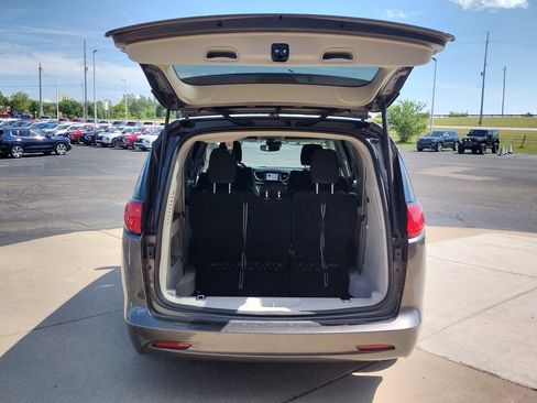 Used 2023 Chrysler Voyager LX FWD image 12
