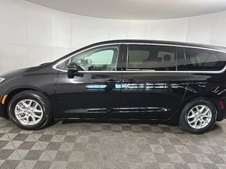 Used 2024 Chrysler Pacifica Touring-L FWD video 5