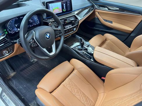 Certified 2023 BMW 530e xDrive w/ Premium Package image 4