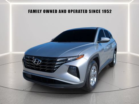 Used 2023 Hyundai Tucson SE FWD image 2