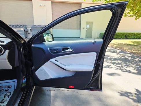 Used 2017 Mercedes-Benz GLA 250 image 26