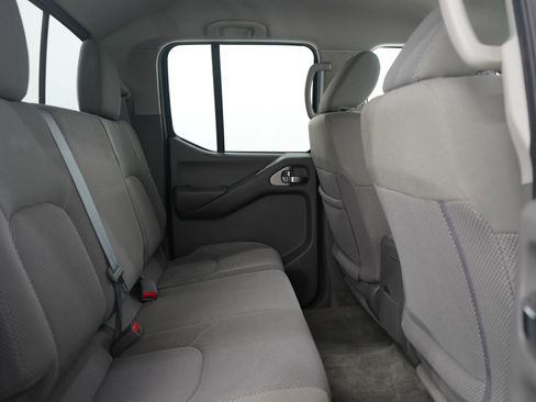 Used 2017 Nissan Frontier SV image 12