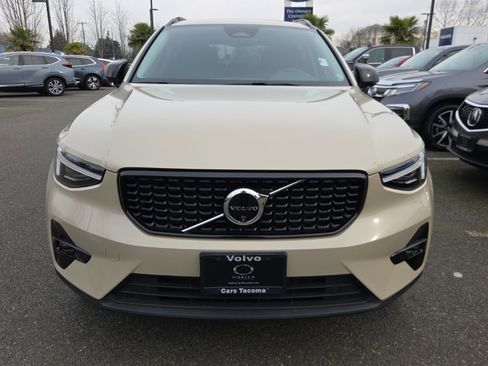 Certified 2025 Volvo XC40 B5 Plus w/ Climate Package image 11