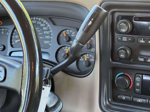 Used 2006 Chevrolet Silverado 1500 LT w/ Onstar Plus Package AWD/4WD image 6