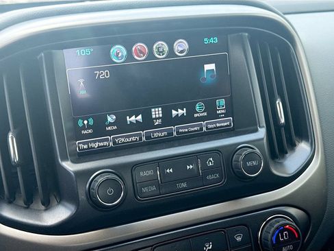 Used 2016 Chevrolet Colorado Z71 AWD/4WD image 17