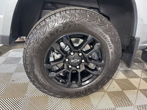 Used 2025 Chevrolet Colorado Z71 w/ Midnight Edition image 26