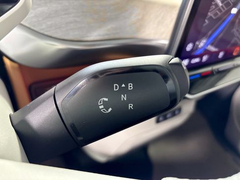 Certified 2025 Volkswagen ID. Buzz 1st Edition RWD image 19