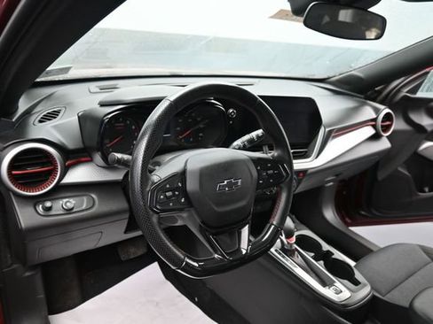 Used 2024 Chevrolet Trax RS w/ Sunroof Package FWD image 14