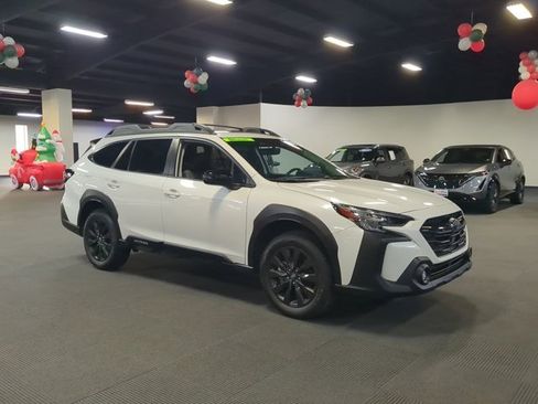 Used 2025 Subaru Outback Onyx Edition image 2