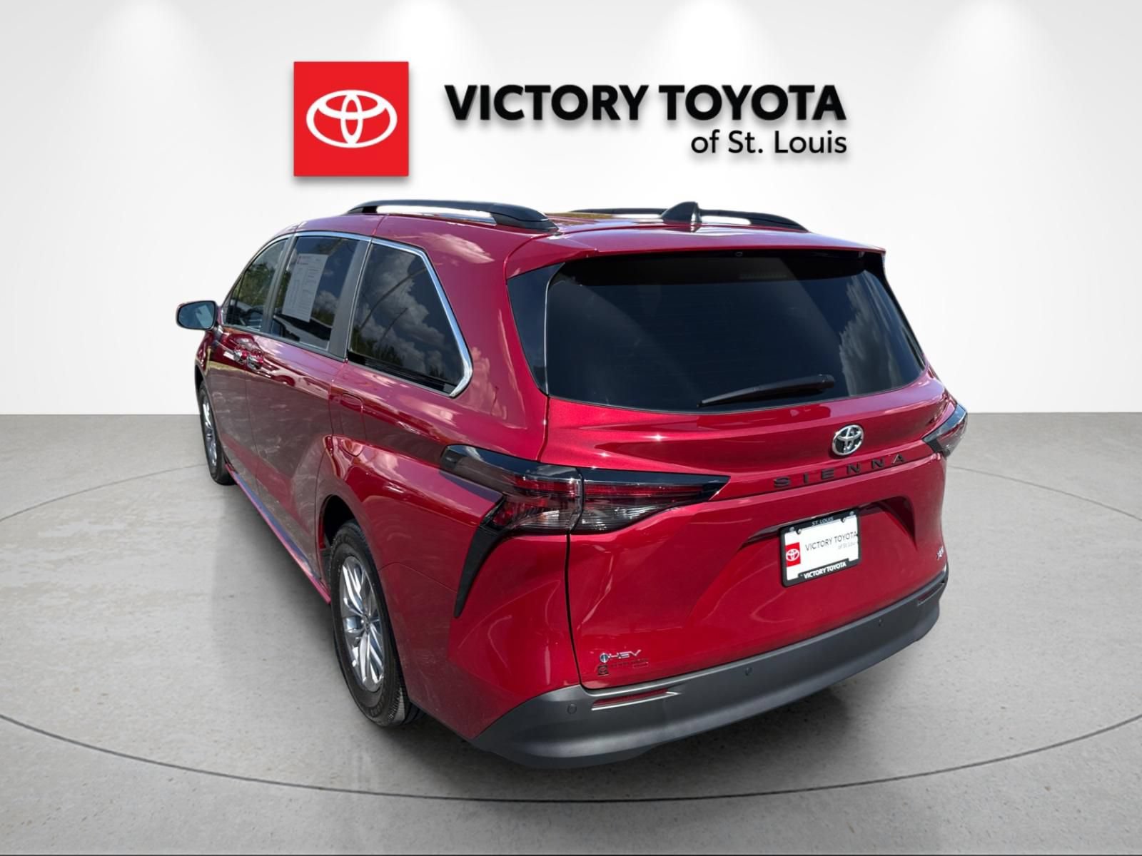 Used 2026 Toyota Sienna XLE FWD image 5