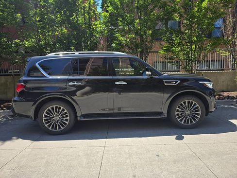 Used 2024 INFINITI QX80 Sensory AWD/4WD image 4