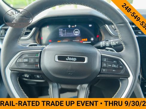 Used 2023 Jeep Grand Cherokee Altitude AWD/4WD image 15