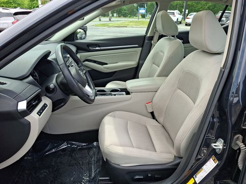 Used 2021 Nissan Altima 2.5 SV w/ SV Premium Package FWD image 13