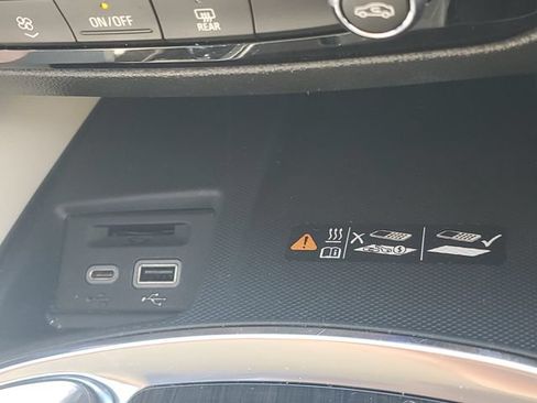 Certified 2024 Buick Enclave Essence FWD image 30