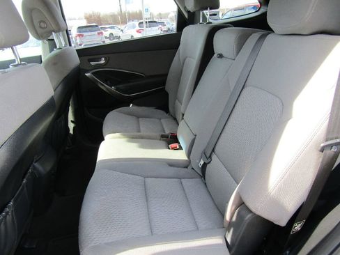 Used 2017 Hyundai Santa Fe SE image 14