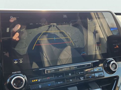 Used 2021 Toyota Highlander Platinum image 16