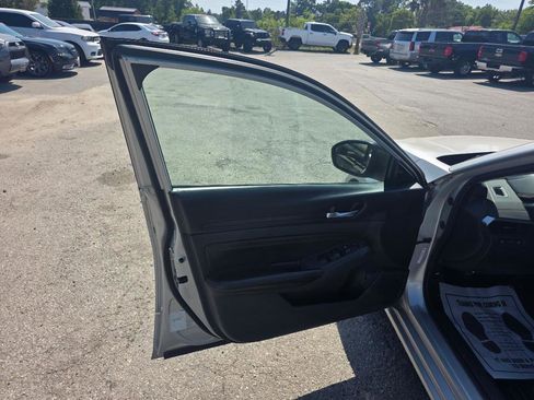 Used 2021 Nissan Altima 2.5 SR image 6