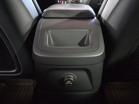 Used 2018 Volvo XC60 T8 R-Design image 28