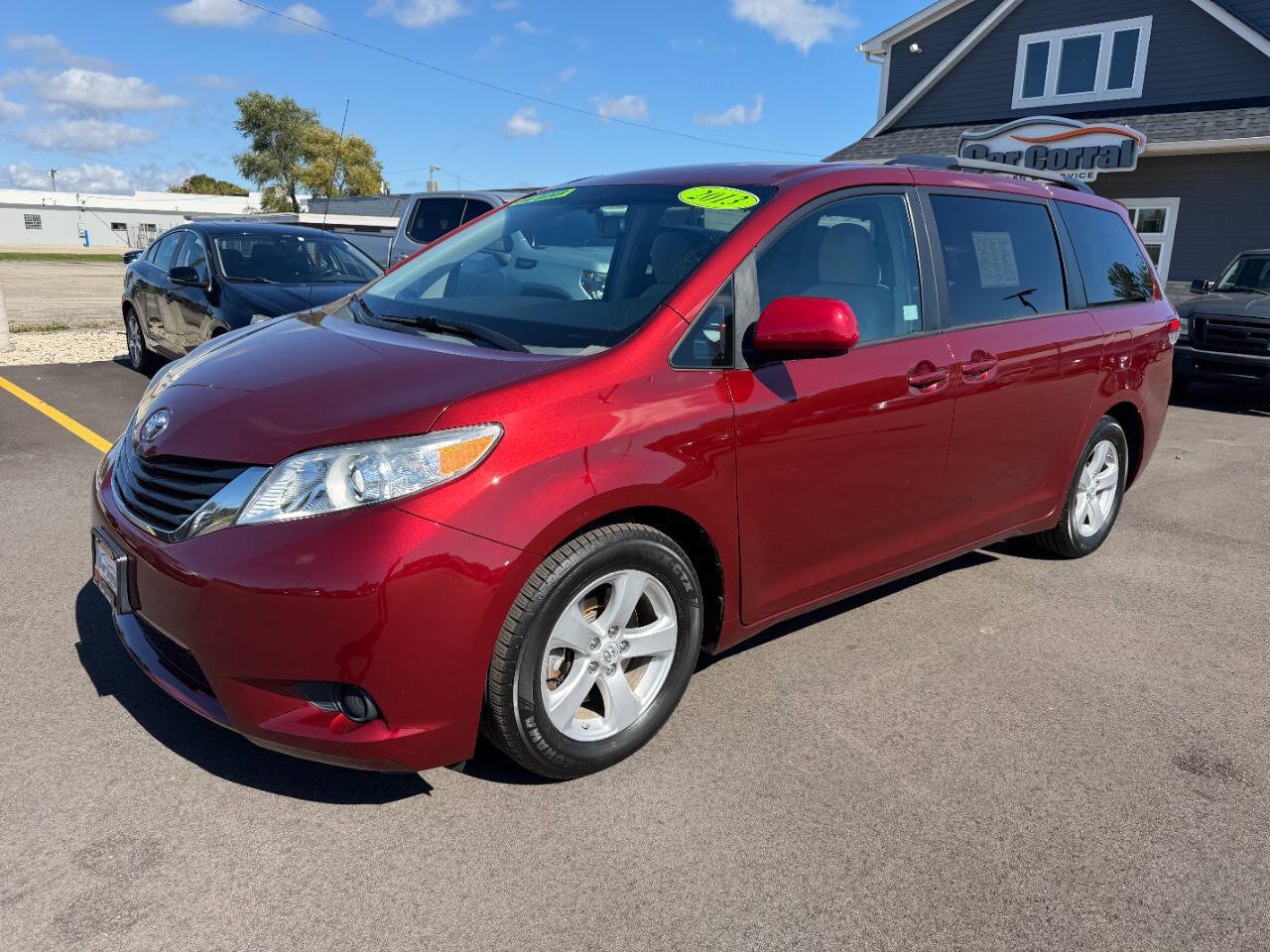 Used 2013 Toyota Sienna LE w/ Towing Pkg FWD image 1