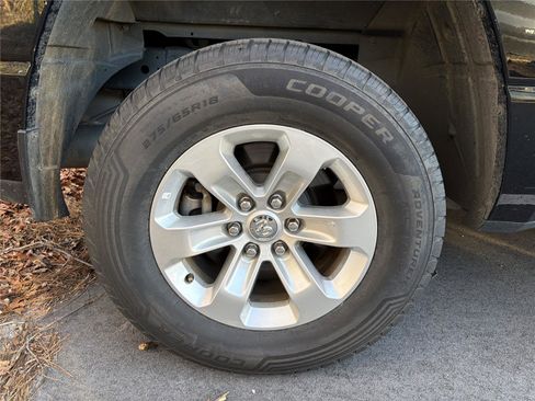 Used 2024 RAM 1500 Laramie image 13