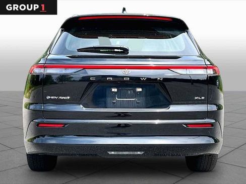 Certified 2025 Toyota Crown Signia AWD/4WD image 5