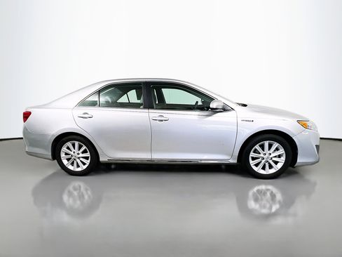Used 2014 Toyota Camry XLE w/ Leather Package FWD image 3