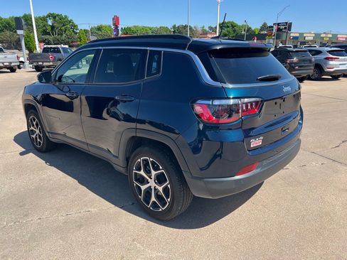 Used 2024 Jeep Compass Limited image 4