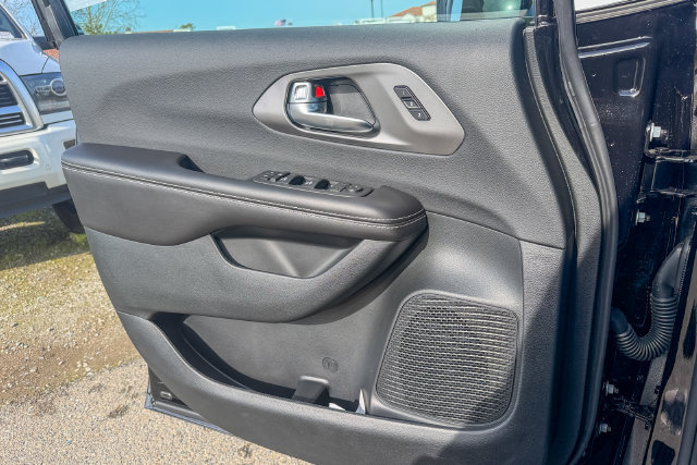 New 2026 Chrysler Pacifica Select AWD/4WD image 13