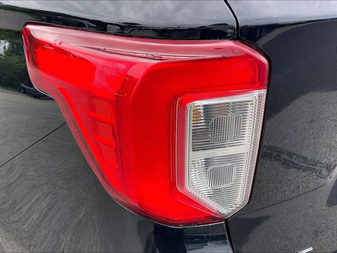 Used 2020 Ford Explorer XLT w/ Equipment Group 202A AWD/4WD image 33