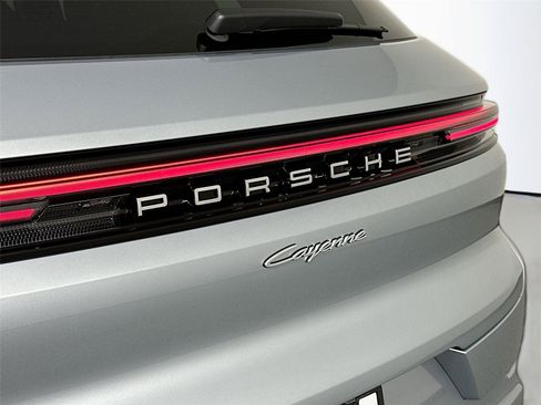 Certified 2026 Porsche Cayenne Coupe AWD/4WD image 17