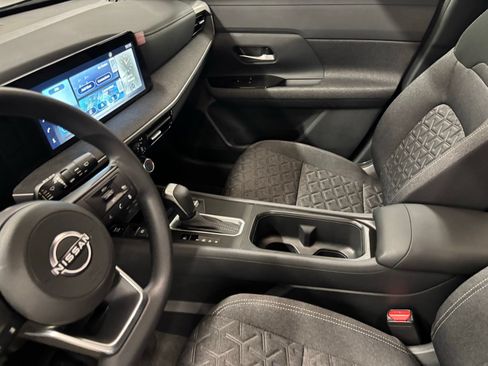 Used 2025 Nissan Kicks SV FWD image 16