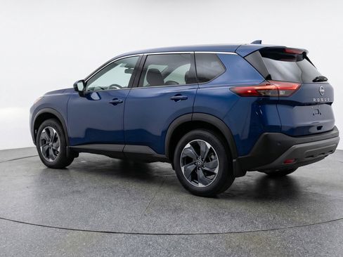 Used 2025 Nissan Rogue SV image 6