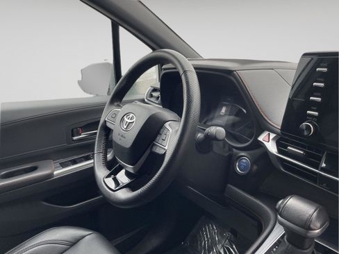 Used 2023 Toyota Sienna XSE image 11