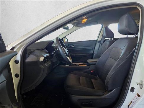 Used 2024 Nissan Altima 2.5 SV FWD image 10
