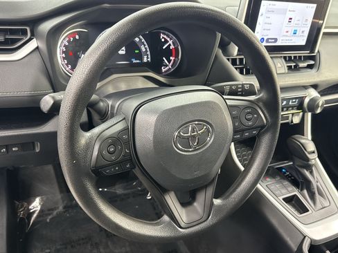 Used 2024 Toyota RAV4 LE AWD/4WD image 28