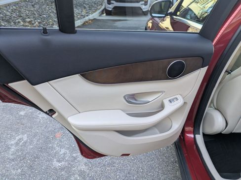 Used 2018 Mercedes-Benz GLC 300 4MATIC image 26