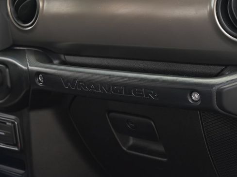 Used 2020 Jeep Wrangler Sport AWD/4WD image 33