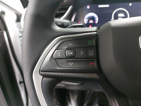 Used 2023 Jeep Grand Cherokee Laredo image 16