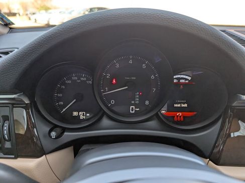 Certified 2023 Porsche Macan image 12