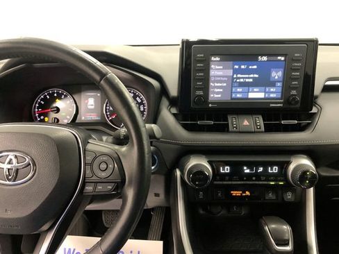 Used 2021 Toyota RAV4 XLE Premium AWD/4WD image 19