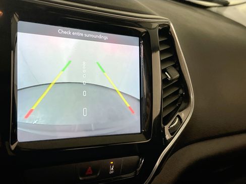 Used 2022 Jeep Cherokee Limited image 13