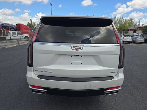 Used 2023 Cadillac Escalade ESV Premium Luxury AWD/4WD image 4