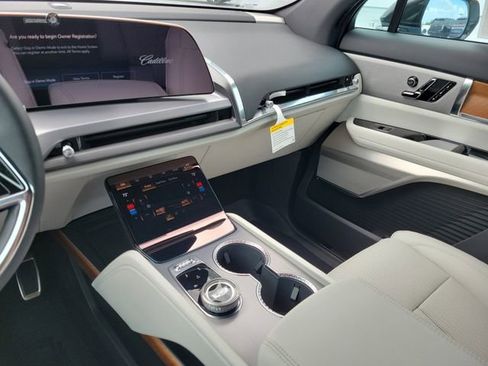 New 2026 Cadillac Vistiq Sport w/ LPO, Floor Liner Package AWD/4WD image 24