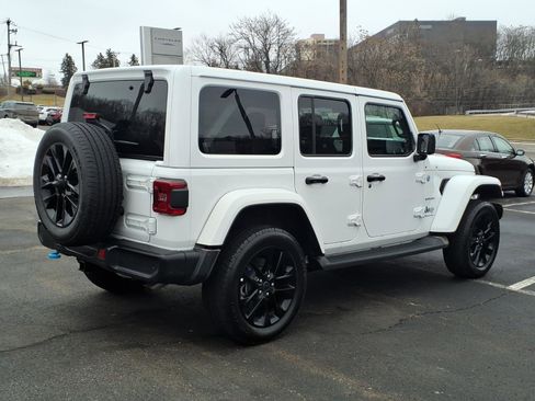 Used 2024 Jeep Wrangler Sahara w/ Technology Group image 4