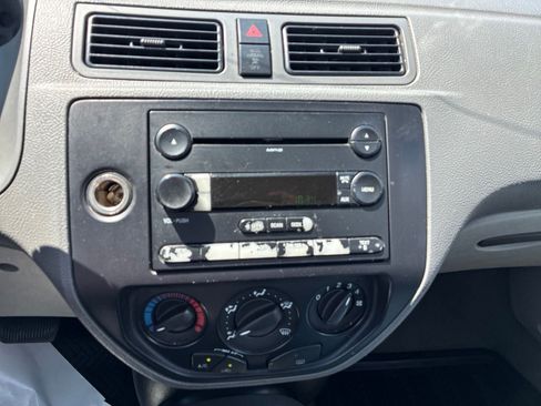 Used 2005 Ford Focus ZX4 Sedan FWD image 12