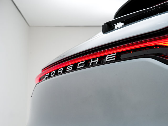 Certified 2026 Porsche Macan AWD/4WD image 31