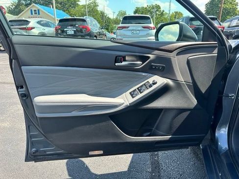 Used 2019 Toyota Avalon Limited FWD image 14